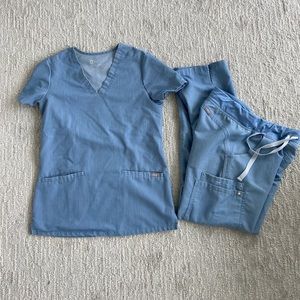 Figs scrub set XXS in top, XSP in pants Heather Indigo color